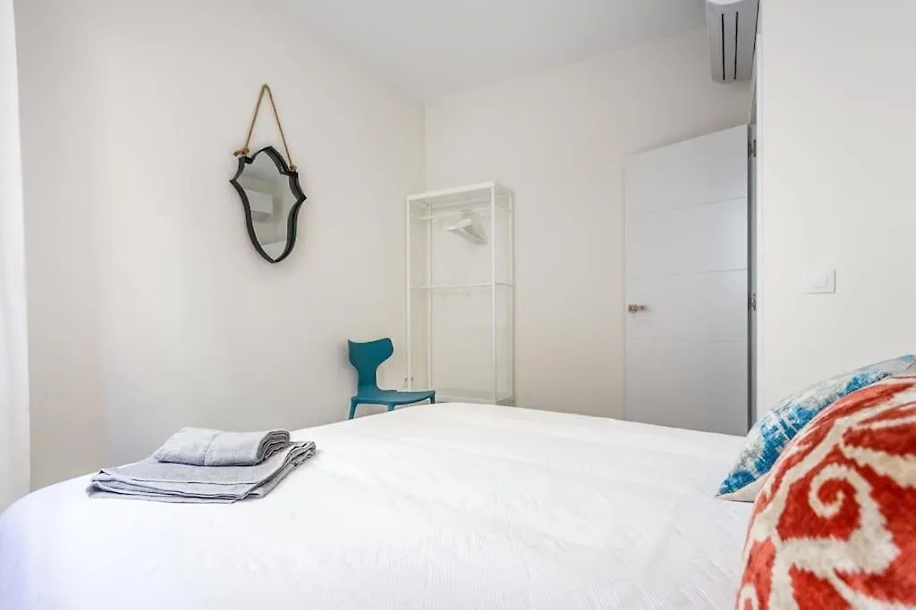 Holi-Rent Harinas Apartment Seville 0*,  Spain